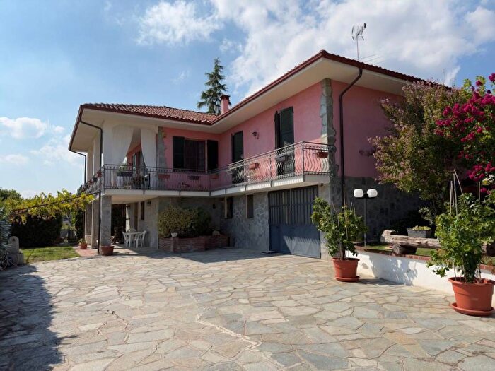 Casa con 6 locali in vendita in Strada per Montecastello, Pietra Marazzi