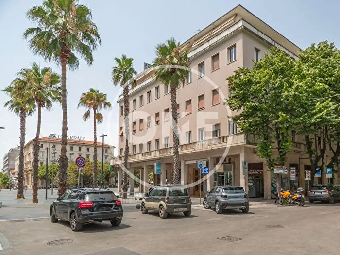 Appartamento con 8 locali in vendita in Corso Umberto I, Pescara