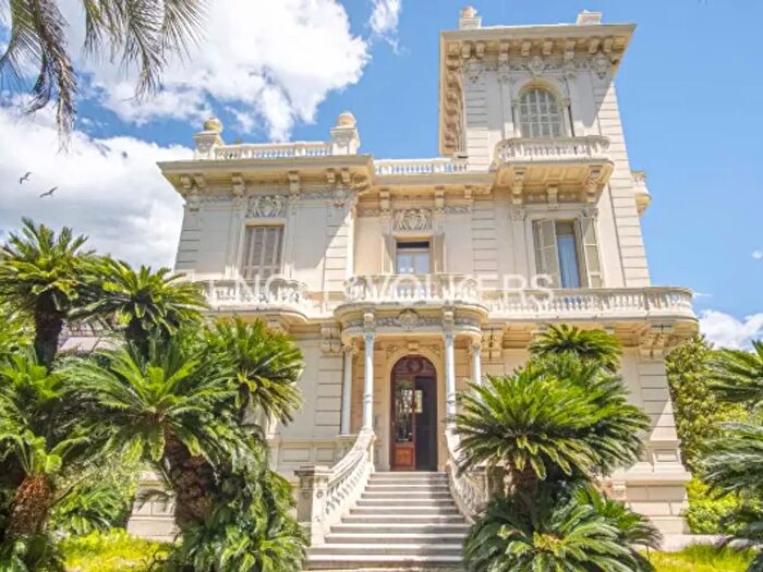 Appartamento trilocale in vendita in Corso Genova, Chiavari