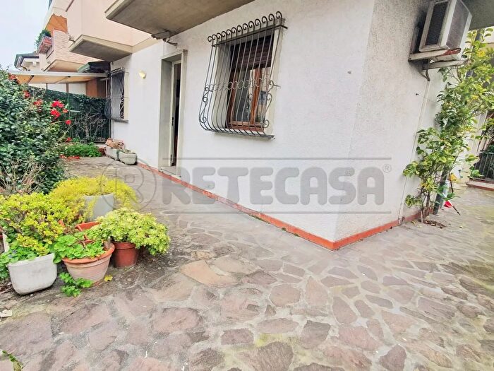 Casa con 7 locali in vendita in Via Cesare Riccioni, Viareggio
