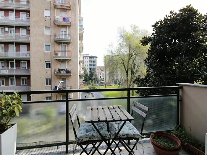 Appartamento bilocale in affitto in Via Silvio Zambaldi, Lambrate, Milano