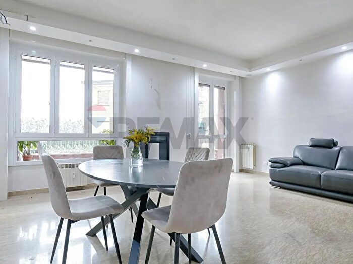 Appartamento con 5 locali in vendita in Via Rota, Monza