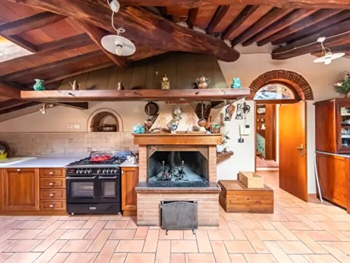 Appartamento con 6 locali in vendita in Via di Sondolo, Pescia