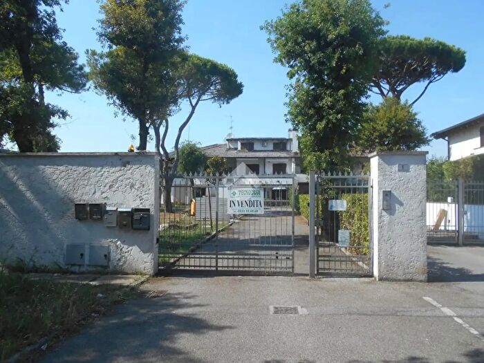 Casa con 8 locali in vendita in Via dei Casoni, Comacchio