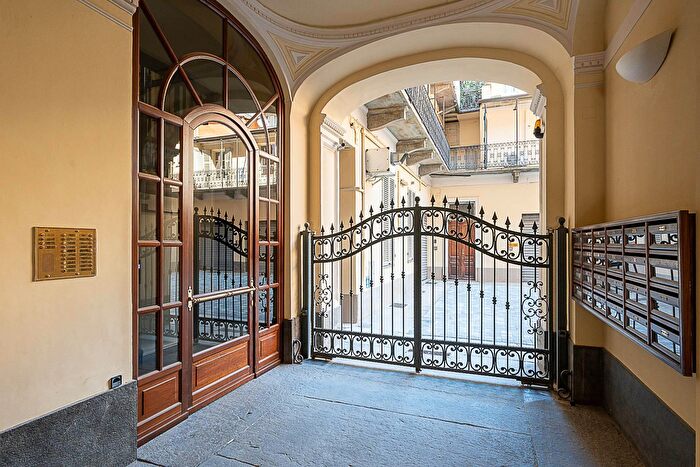 Appartamento trilocale in vendita in Via Vincenzo Bellini, Torino