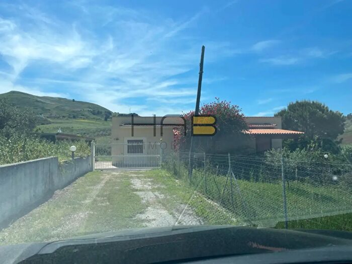 Casa quadrilocale in affitto in Via Luca Pagoto, Buseto Palizzolo