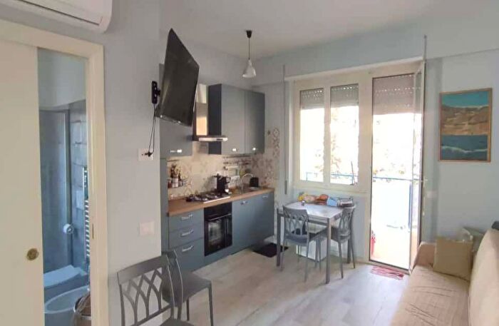 Appartamento trilocale in affitto in Via delle Tartane, Ostia Levante, Roma