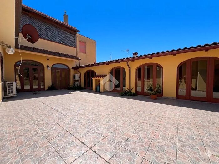 Casa quadrilocale in vendita in Vicolo Ottazio, Santa Giusta