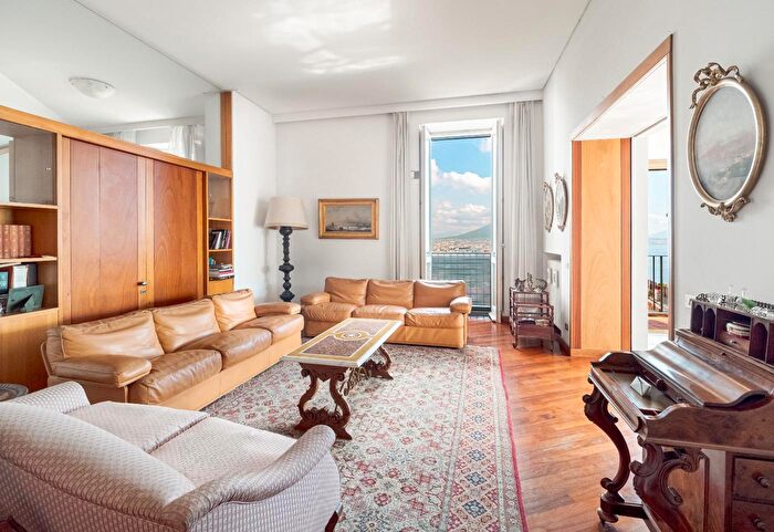 Appartamento con 5 locali in vendita in Via Alessandro Manzoni, Napoli