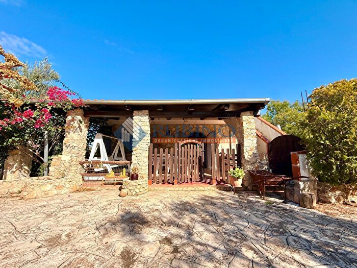 Casa trilocale in vendita in Via dei Gelsi, Trani