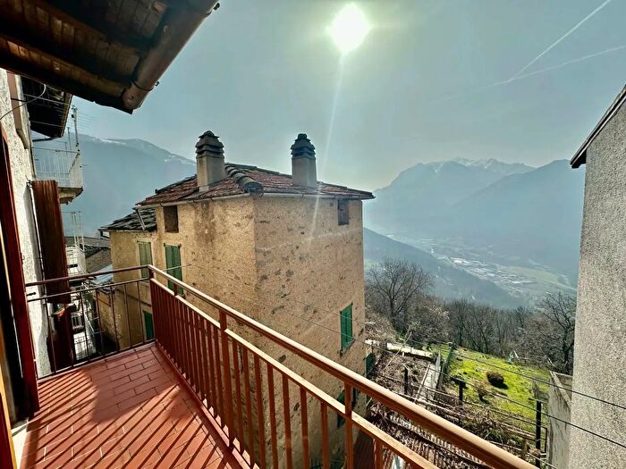 Casa con 8 locali in vendita in Via Adamoli, Casargo