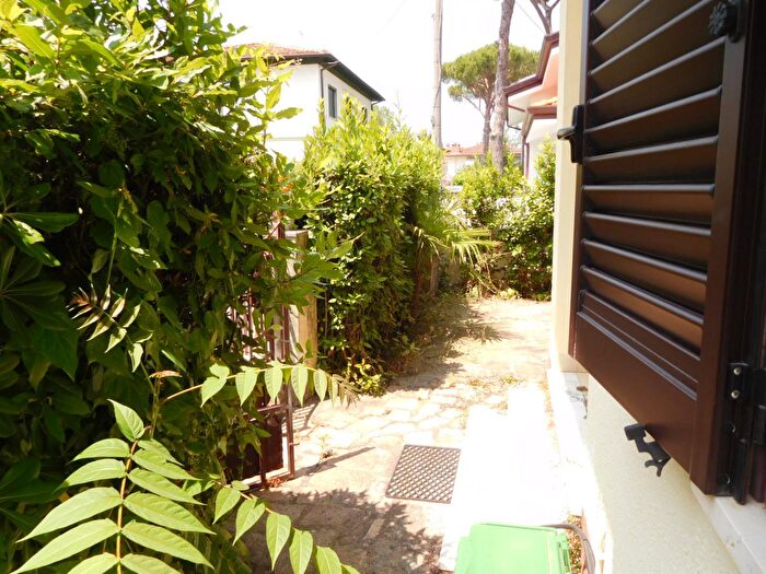 Casa con 5 locali in affitto in Montignoso