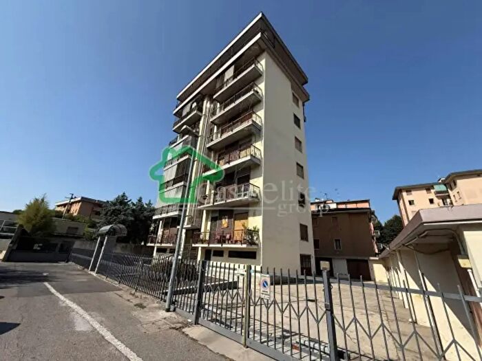 Appartamento trilocale in vendita in Viale Umbria, Lodi