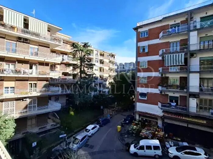 Appartamento con 5 locali in vendita in Via San Domenico, Napoli
