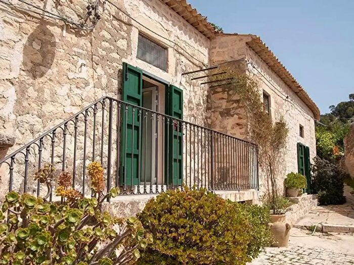 Casa con 10 locali in vendita in Via Prati, Scicli