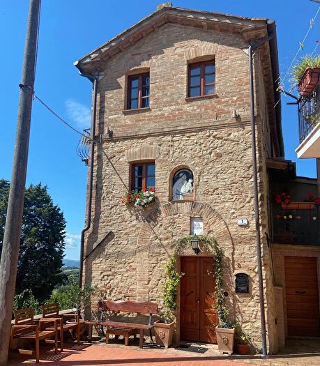 Casa con 7 locali in vendita in Marsciano