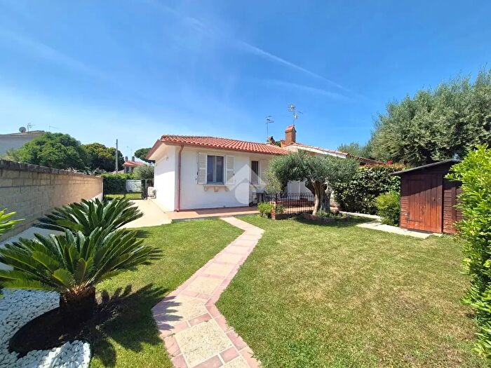 Casa trilocale in vendita in Marina Velca Golf, Tarquinia