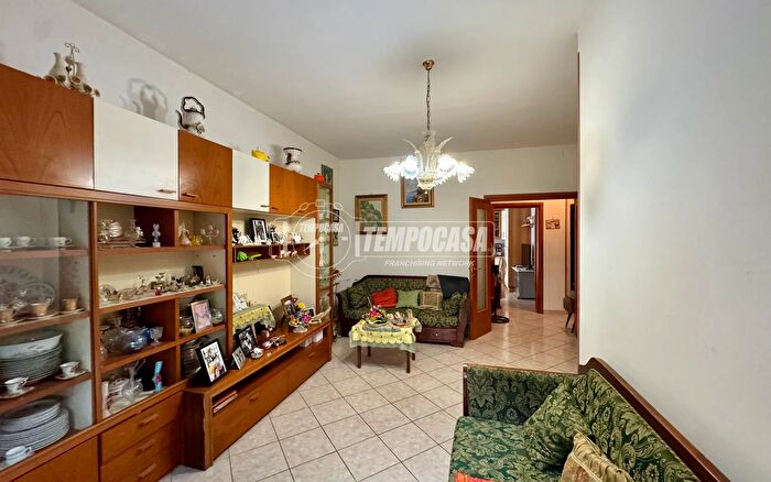 Appartamento quadrilocale in vendita in Via Enrico Laracca, Caserta