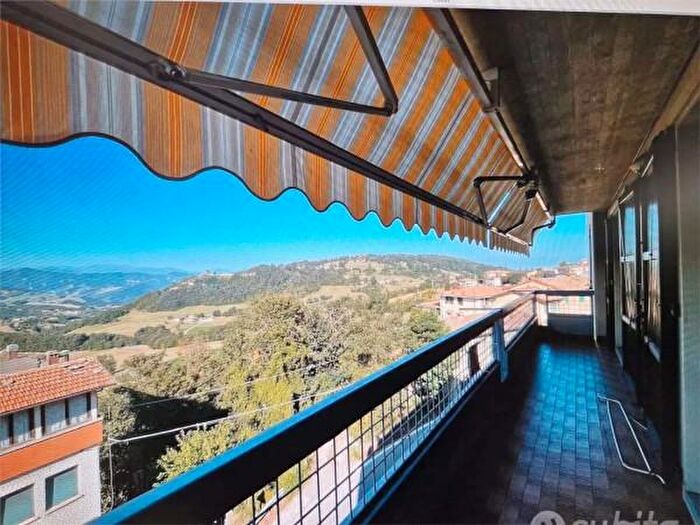 Appartamento con 6 locali in vendita in Via Giardini Sud, Serramazzoni