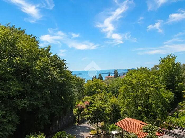 Appartamento trilocale in vendita in Via Ceriolo, Gardone Riviera