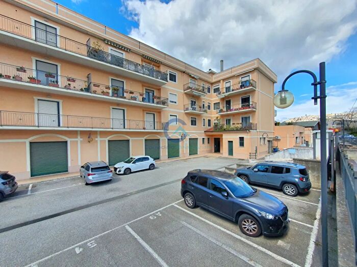 Appartamento trilocale in vendita in Viale Cassiodoro, Catanzaro