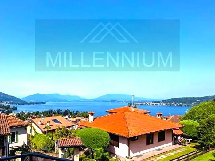 Casa con 7 locali in vendita in Meina