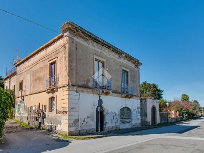 Casa con 6 locali in vendita in Via Baronia, Milazzo