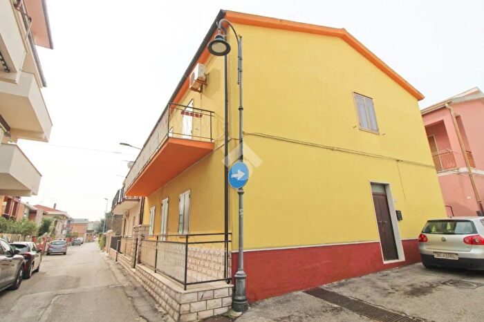 Casa quadrilocale in vendita in Via Risorgimento, Campomarino