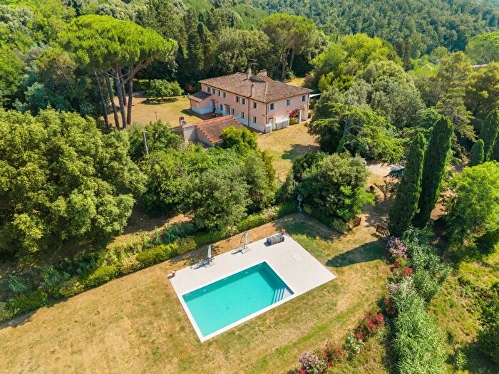 Casa con 15 locali in vendita in Fauglia