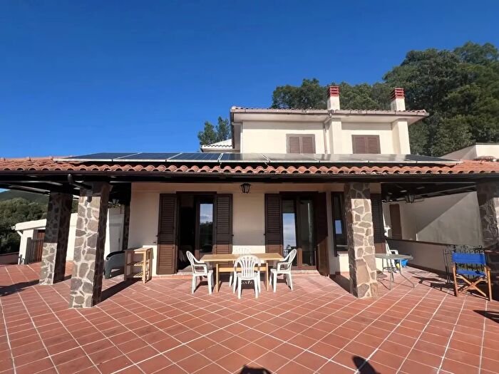 Casa con 9 locali in vendita in Contrada Salise, Santa Marina