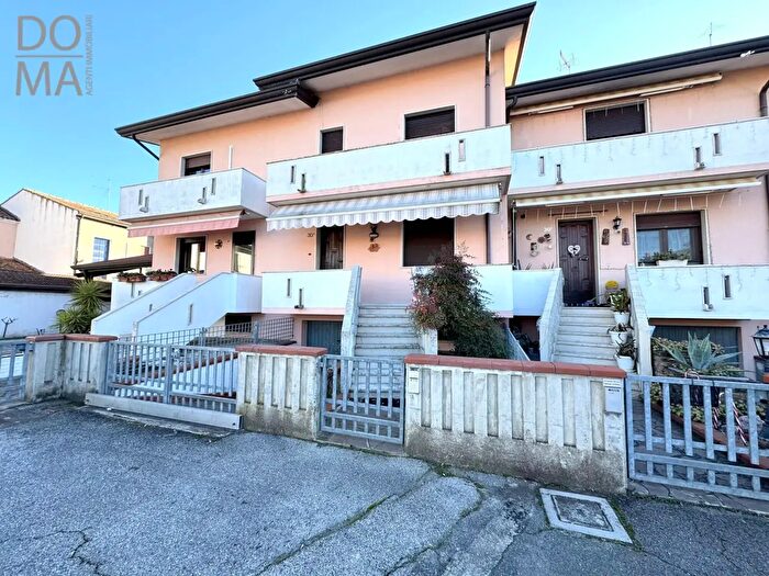 Casa con 6 locali in vendita in Porto Viro