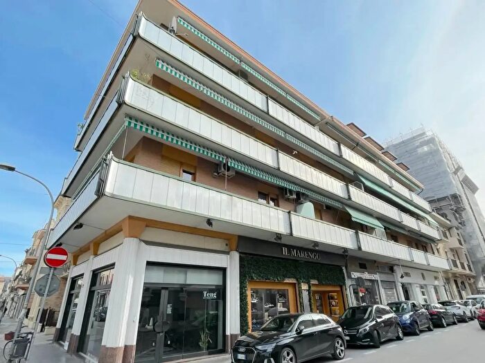 Appartamento con 8 locali in vendita in Vicolo F Crispi, San Benedetto Del Tronto