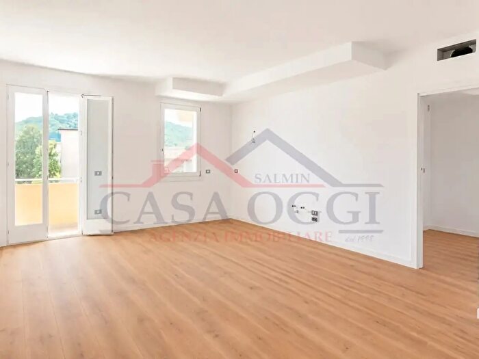 Appartamento trilocale in vendita in Via Roma, Rovolon