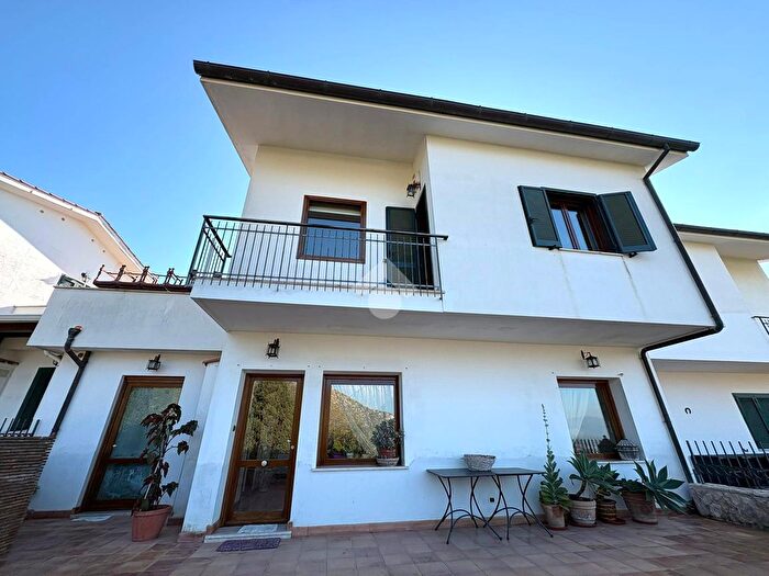 Appartamento trilocale in vendita in Villa a Schiera Via Campo delle Monache, Sperlonga
