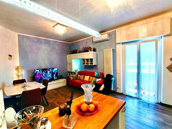 Appartamento con 5 locali in vendita in Luni