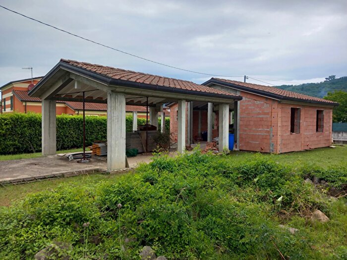 Casa con 6 locali in vendita in Sarzana