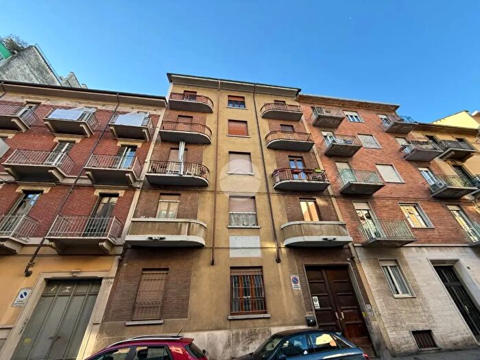 Appartamento trilocale in vendita in Via Perosa, Torino