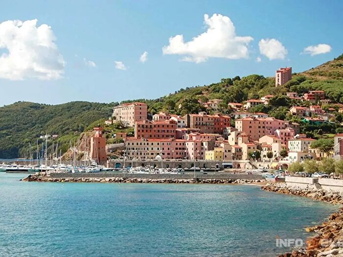 Appartamento trilocale in vendita in Via Travaglio, Porto Azzurro