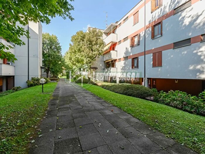 Appartamento quadrilocale in vendita in Via Alcide De Gasperi, Rodano