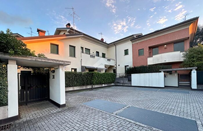 Appartamento trilocale in vendita in Via da Verazzano, Carate Brianza