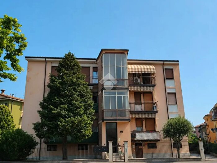 Appartamento trilocale in vendita in Via dei Lamberti, Verona