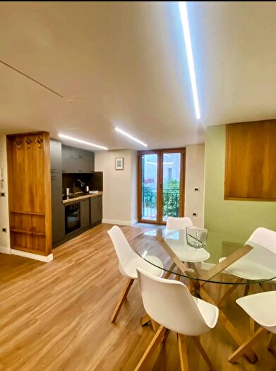 Appartamento monolocale in affitto in Via SCarlo alle Mortelle, Napoli