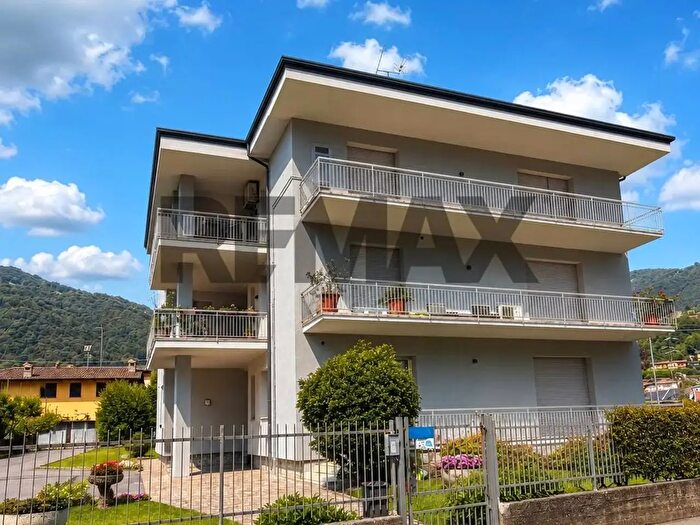 Appartamento trilocale in vendita in Via Domenico Suardi, Casazza