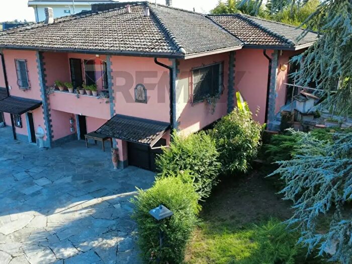 Casa con 5 locali in vendita in Melegnano