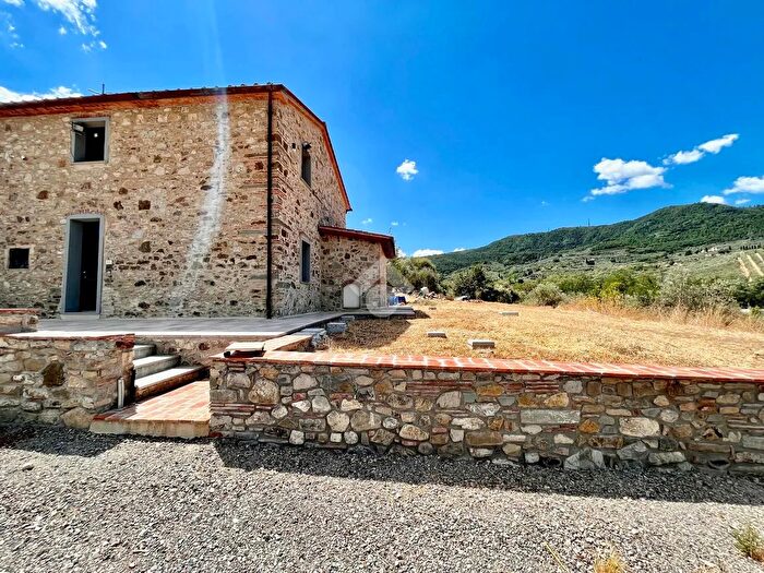 Casa con 6 locali in vendita in Via Pollaiolo, Quarrata