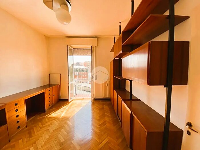 Appartamento trilocale in vendita in Via La Spezia, Milano