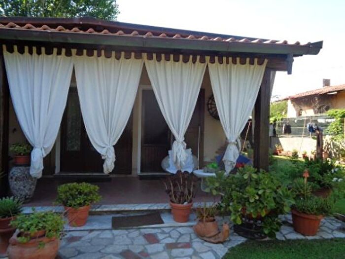 Casa con 6 locali in affitto in Forte Dei Marmi