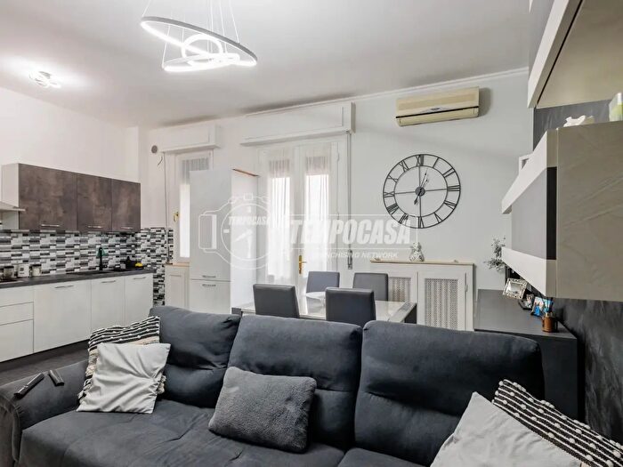 Appartamento trilocale in vendita in Via Emilia Est, Parma