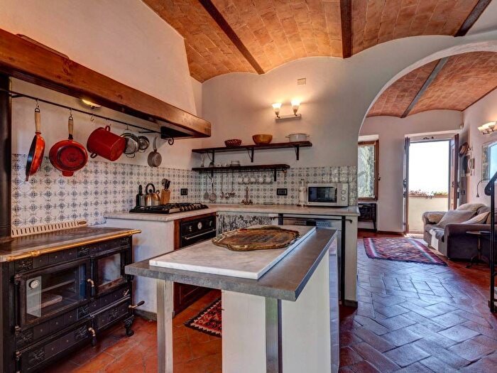 Casa con 6 locali in affitto in Via Lucardo Alto, Montespertoli