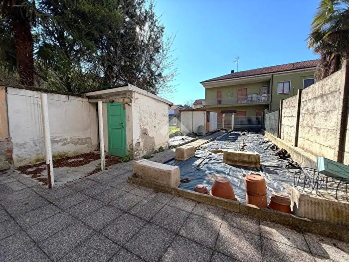 Appartamento con 5 locali in vendita in Via Pietro Volpi, Varedo